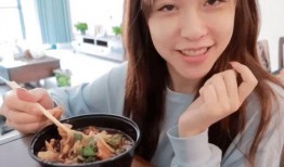 千金爆料搬凳子吃瓜真人视频,搬凳子吃瓜，真人视频揭秘幕后真相